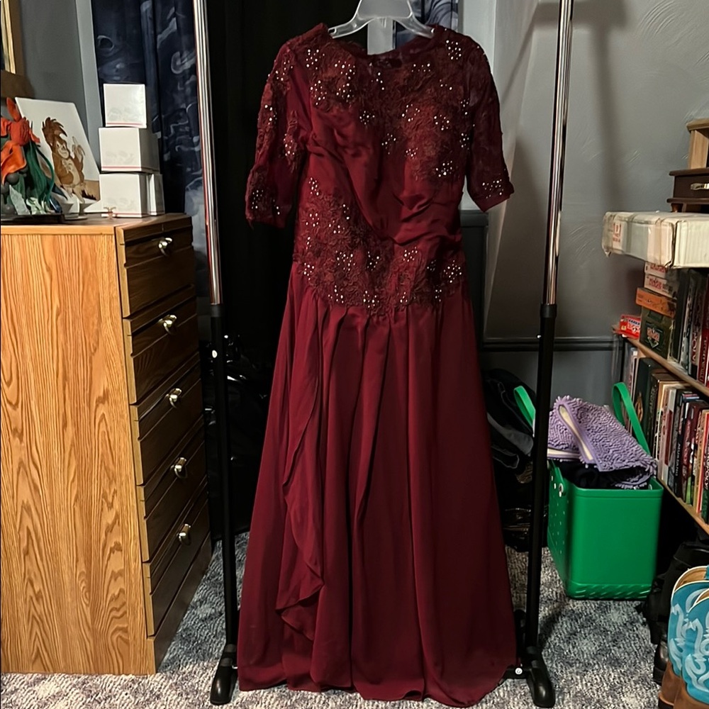 Elegant Burgundy Evening Dress